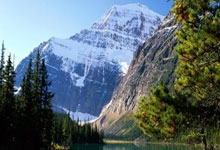 西班牙vs丹麦，谁能在足球对决中更胜一筹？